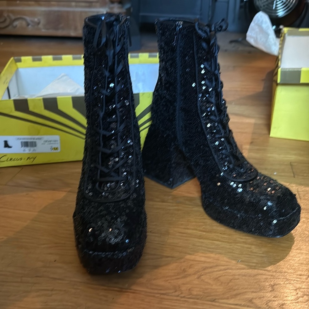 Sassy Black Sequin Booties Circus Sam Edelman Size 9 Zip up and laced USED